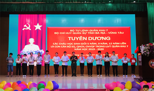 Bộ CHQS tỉnh Bà Rịa-Vũng Tàu tổ chức “Đêm hội trăng rằm” và trao thưởng hội thi lồng đèn Trung Thu năm 2020