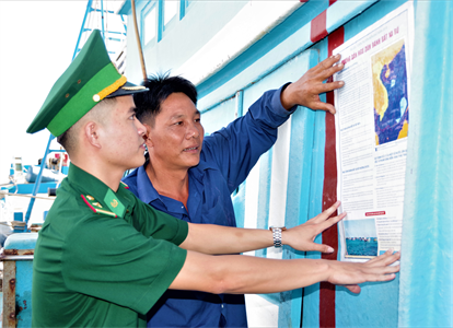 Bộ đội Biên phòng BR – VT giúp ngư dân vững dạ vươn khơi