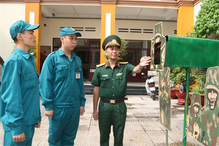 Thiếu tá Phan Đức Hậu - Say mê sáng kiến cải tiến mô hình học cụ