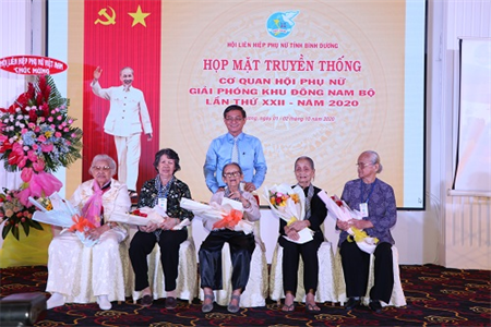 Gặp mặt cán bộ Hội phụ nữ khu giải phóng miền Đông nam bộ