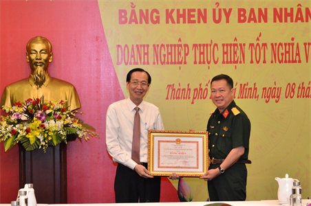 Công ty Tây Nam đón nhận bằng khen Ủy ban Nhân dân Thành phố Hồ Chí Minh