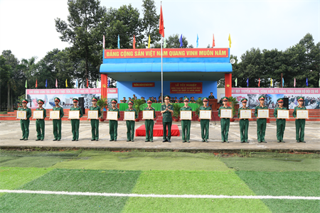 Trường Quân sự Quân khu tổ chức lễ tốt nghiệp lớp đào tạo Hạ sĩ quan chỉ huy đợt 2 – khóa 56