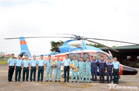 Trực thăng Binh đoàn 18 hoàn thành nhiệm vụ bay cứu hộ, cứu nạn tàu Vietship 01