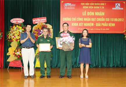 Bệnh viện Quân y 7A đón nhận chứng chỉ ISO 15189:2012