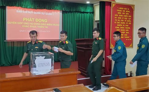 LLVT Quận 1 quyên góp ủng hộ đồng bào miền Trung khắc phục thiên tai