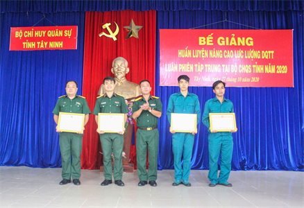 Bộ CHQS tỉnh Tây Ninh: Bế giảng huấn luyện nâng cao lực lượng dân quân thường trực