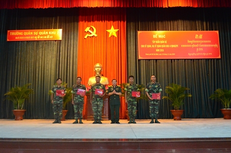 Trường quân sự Quân khu 7: Bế giảng lớp tập huấn quân sự cho sĩ quan, hạ sĩ quan Quân khu 4/ Quân đội Hoàng gia Campuchia năm 2016