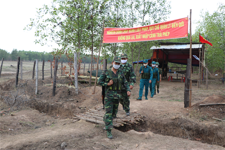 Thực hiện nhiệm vụ “kép” ở Ðồn Biên phòng Cửa khẩu Quốc tế Hoa Lư