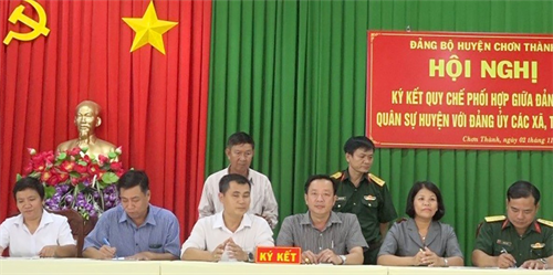 Huyện Chơn Thành ký kết quy chế phối hợp xây dựng nền quốc phòng toàn dân
