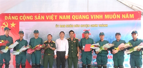 Huyện Chơn Thành, tỉnh Bình Phước ra mắt Tiểu đội Dân quân thường trực