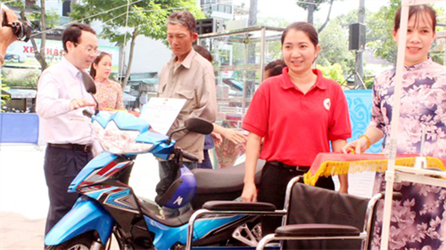 Bền bỉ giúp dân thoát nghèo