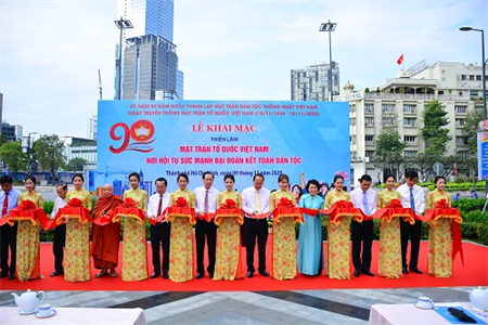 Khai mạc triển lãm ảnh kỷ niệm 90 năm Ngày truyền thống Mặt trận Tổ quốc Việt Nam