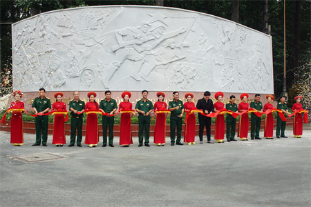 Khánh thành công trình phù điêu và phòng tập thể lực đa năng