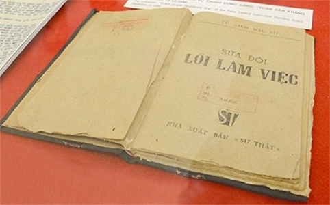 Phòng, chống “tự diễn biến”, “tự chuyển hóa”:
“CÁO MƯỢN OAI HÙM”