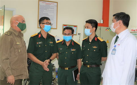 Đoàn công tác Cu Ba thăm và làm việc với Bệnh viện Quân y 7A