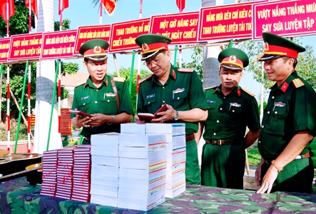 Quân khu 7 kiểm tra chấp hành điều lệnh, nền nếp chính quy tại Long An