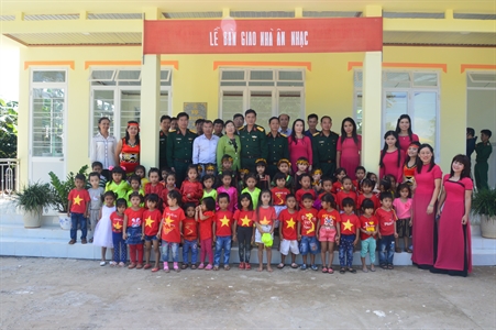 Bàn giao phòng âm nhạc trường Mầm non xã N’Thôl Hạ