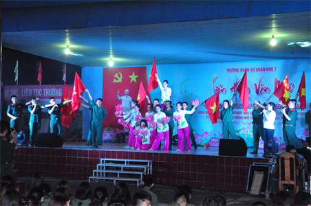 Trường quân sự Quân khu liên hoan văn nghệ chào mừng ngày truyền thống