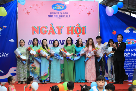 Trường mầm non Đồ Rê Mí 2 với ngày hội “Bé hát mừng cô”