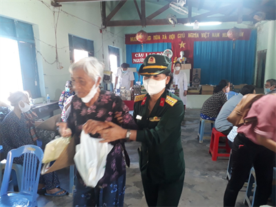 241 người dân được khám bệnh, phát thuốc