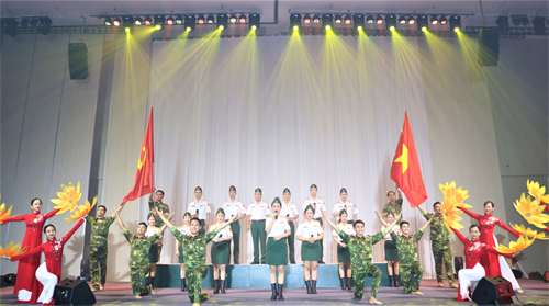 Thông qua chương trình nghệ thuật kỷ niệm 75 năm Ngày truyền thống Quân khu