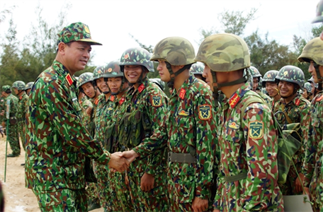 Phát huy truyền thống, tạo sức mạnh tổng hợp, xây dựng LLVT Quân khu 7 vững mạnh toàn diện