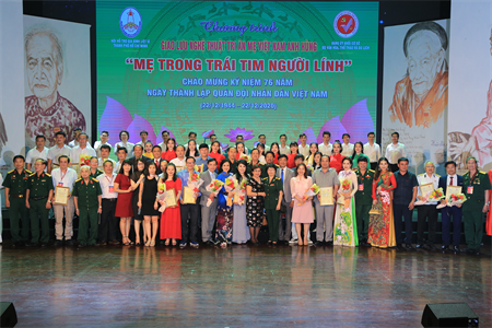 Giao lưu nghệ thuật “Mẹ trong trái tim người lính”