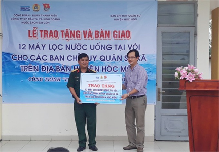 LLVT huyện Hóc Môn tiếp nhận máy lọc nước