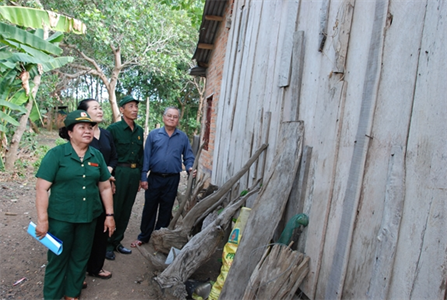 Nữ CCB Nguyễn Thị Thanh tận tâm làm việc nghĩa