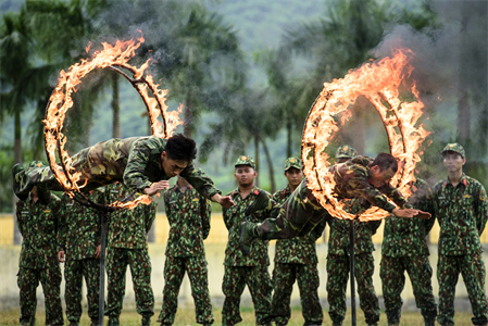 Trinh sát đặc nhiệm huấn luyện, sẵn sàng chiến đấu