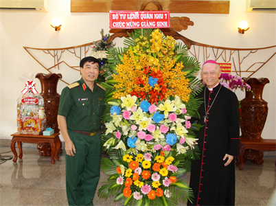 Quân khu 7 thăm, chúc mừng Giáng sinh Tòa Giám mục giáo phận Xuân Lộc, Đồng Nai.
