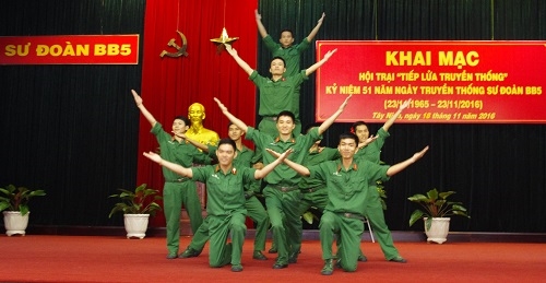 Sư đoàn 5 khai mạc hội trại “Tiếp lửa truyền thống”