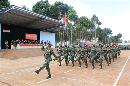 Phát huy truyền thống anh hùng, xây dựng sư đoàn vững mạnh toàn diện