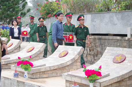 Tỉnh Bình Thuận truy điệu và an táng hài cốt liệt sỹ