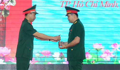 Bế giảng lớp hoàn chỉnh kiến thức Cao cấp lý luận chính trị khóa 7