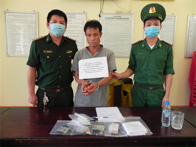 Bắt đối tượng mua bán trái phép chất ma túy