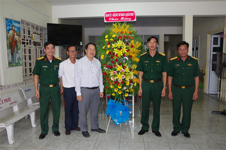 Sư đoàn 5 thăm, chúc mừng các nhà thờ nhân dịp lễ Giáng sinh năm 2020