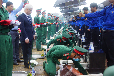 Tỉnh Bình Phước an táng 58 hài cốt liệt sĩ