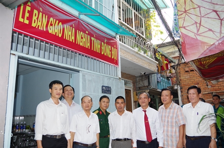 Ban CHQS quận Tân Bình (TPHCM): Trao tặng nhà đồng đội