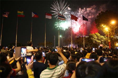 TP HCM rực rỡ pháo hoa chào đón năm mới 2021