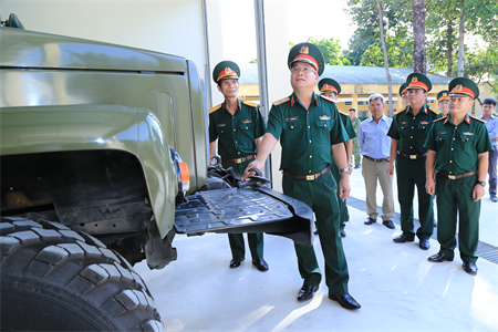 Nghiệm thu nhà để xe đặc chủng Tiểu đoàn 42