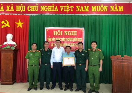 Trao tặng giấy khen cho ngư dân dũng cảm cứu người