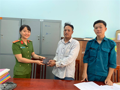 Nhặt được của rơi, trả lại người đánh mất