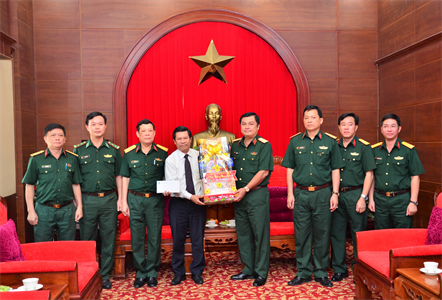 Đoàn cán bộ lãnh đạo tỉnh Bà Rịa – Vũng Tàu thăm, chúc Tết Đảng ủy, Bộ Tư lệnh Quân khu 7