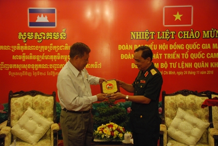 Bộ Tư lệnh Quân khu 7 tiếp đoàn Đại biểu Hội đồng Quốc gia Mặt trận Đoàn kết phát triển Tổ quốc Campuchia