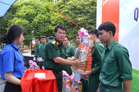 Bộ CHQS tỉnh Bình Phước tiễn 425 quân nhân hoàn thành nghĩa vụ quân sự