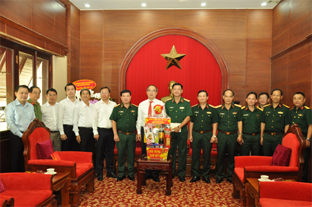 Đồng chí Nguyễn Thiện Nhân chúc Tết Bộ Tư lệnh Quân khu 7