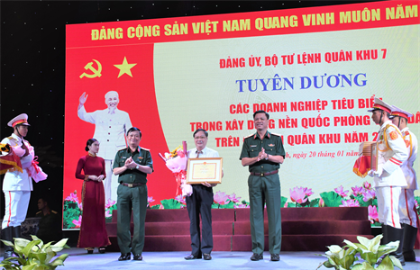 Quân khu 7 tuyên dương các doanh nghiệp tiêu biểu trong xây dựng nền quốc phòng toàn dân