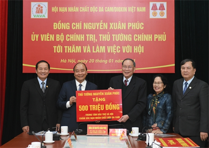 Thủ tướng Nguyễn Xuân Phúc làm việc với Hội Nạn nhân chất độc da cam/dioxin Việt Nam