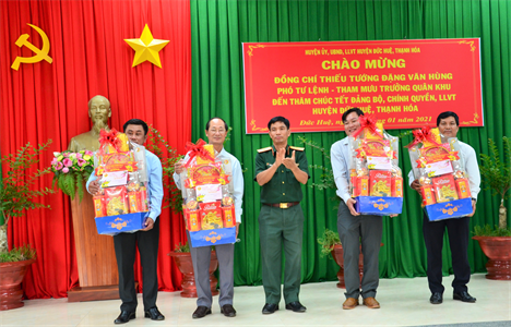 Thiếu tướng Đặng Văn Hùng, Phó Tư lệnh - Tham mưu trưởng Quân khu 7 thăm, chúc Tết tại tỉnh Long An